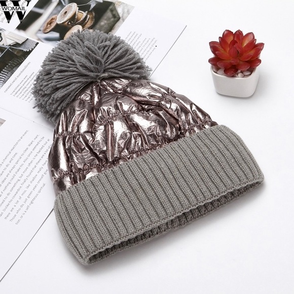 Accessories - Pom Pom Puffer Hat